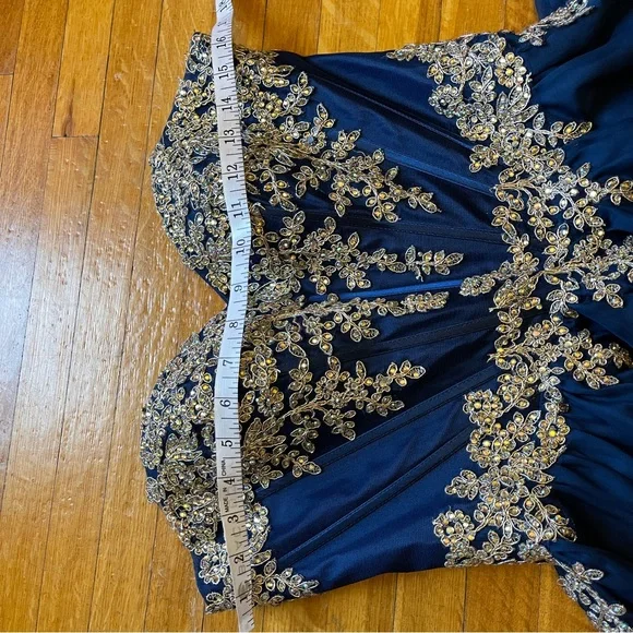 Prom dress - Picture 7 of 8